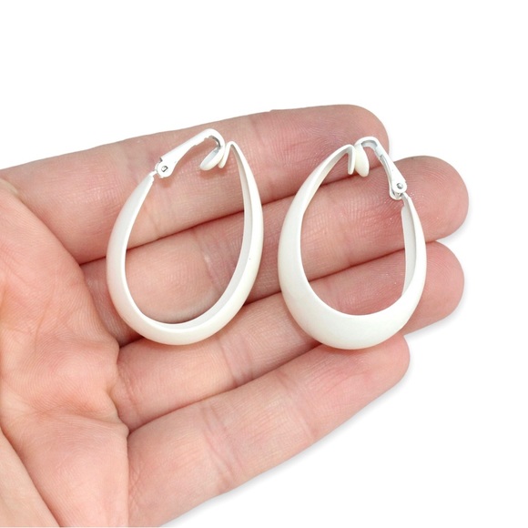 Vintage White Enamel Clip On Hoop Earrings Large Statement Domed Hoops Retro Mod - Picture 3 of 4